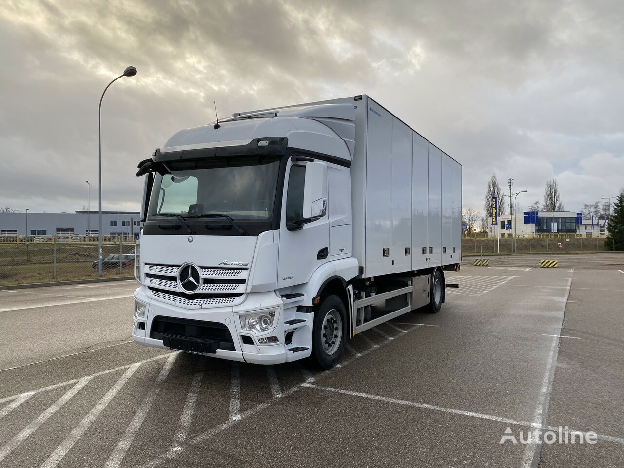 کامیون مسقف Mercedes-Benz Actros 1835