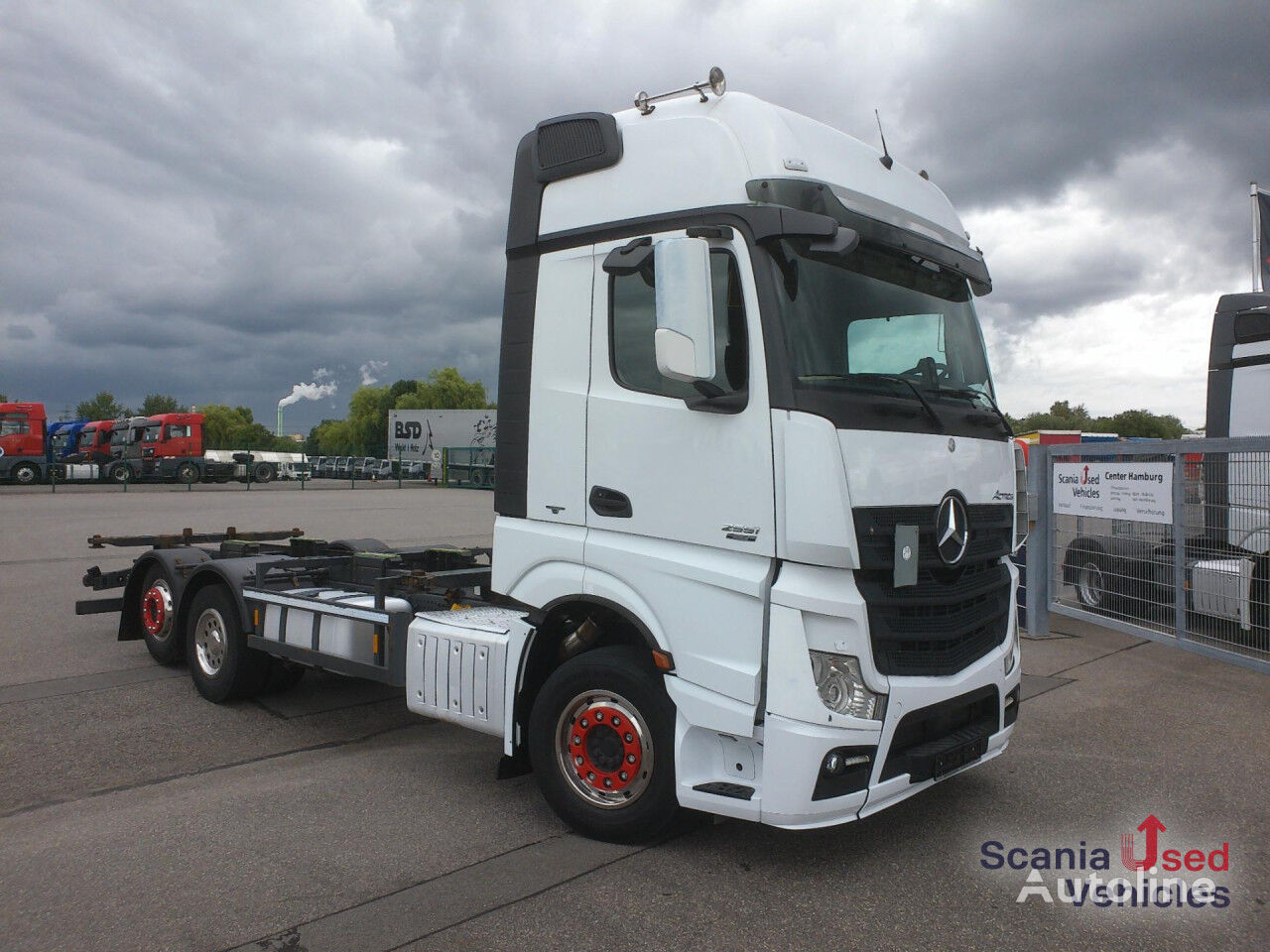 تریلی Mercedes-Benz Actros 2551L