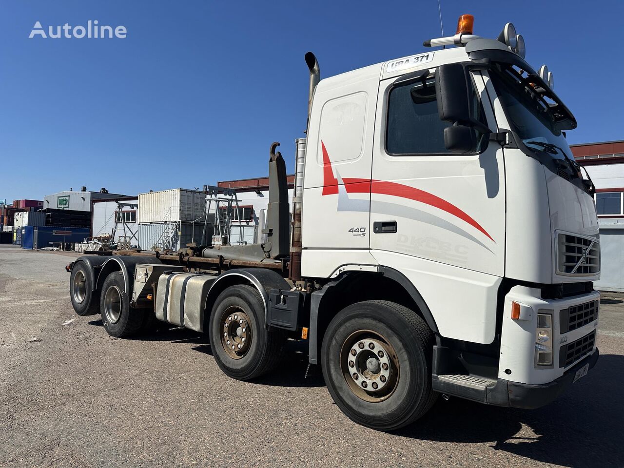 تریلی دارای بالابر قلابی Volvo FH12